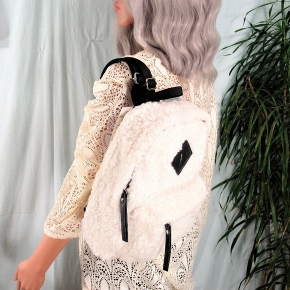 Madden Girl White Sherpa Backpack Midsize NWOT Sale - Picture 3 of 8